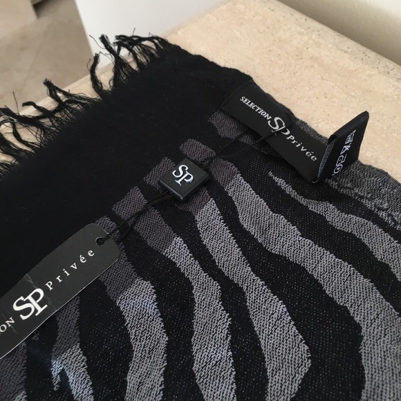 Scarf - Picture 1 of 3